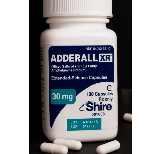 Флакон с препаратом Аддерал и капсулами